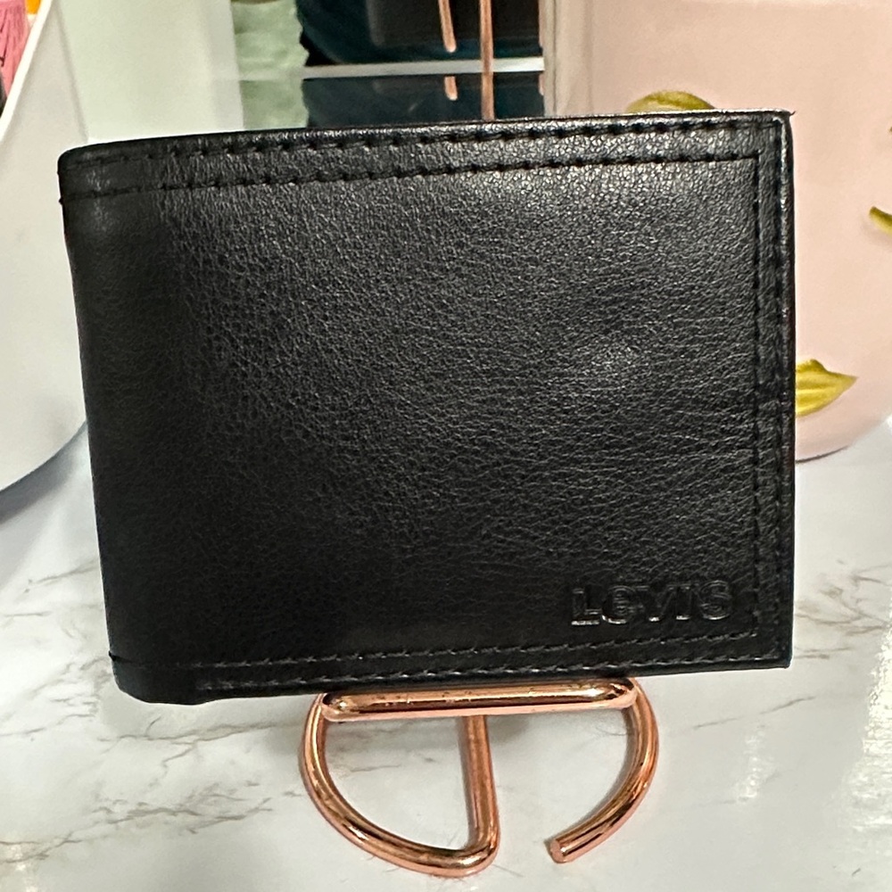 Levi's Classic Black Leather Men’s Wallet